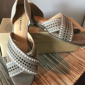 NWT Lucky Gallah suede sandals
